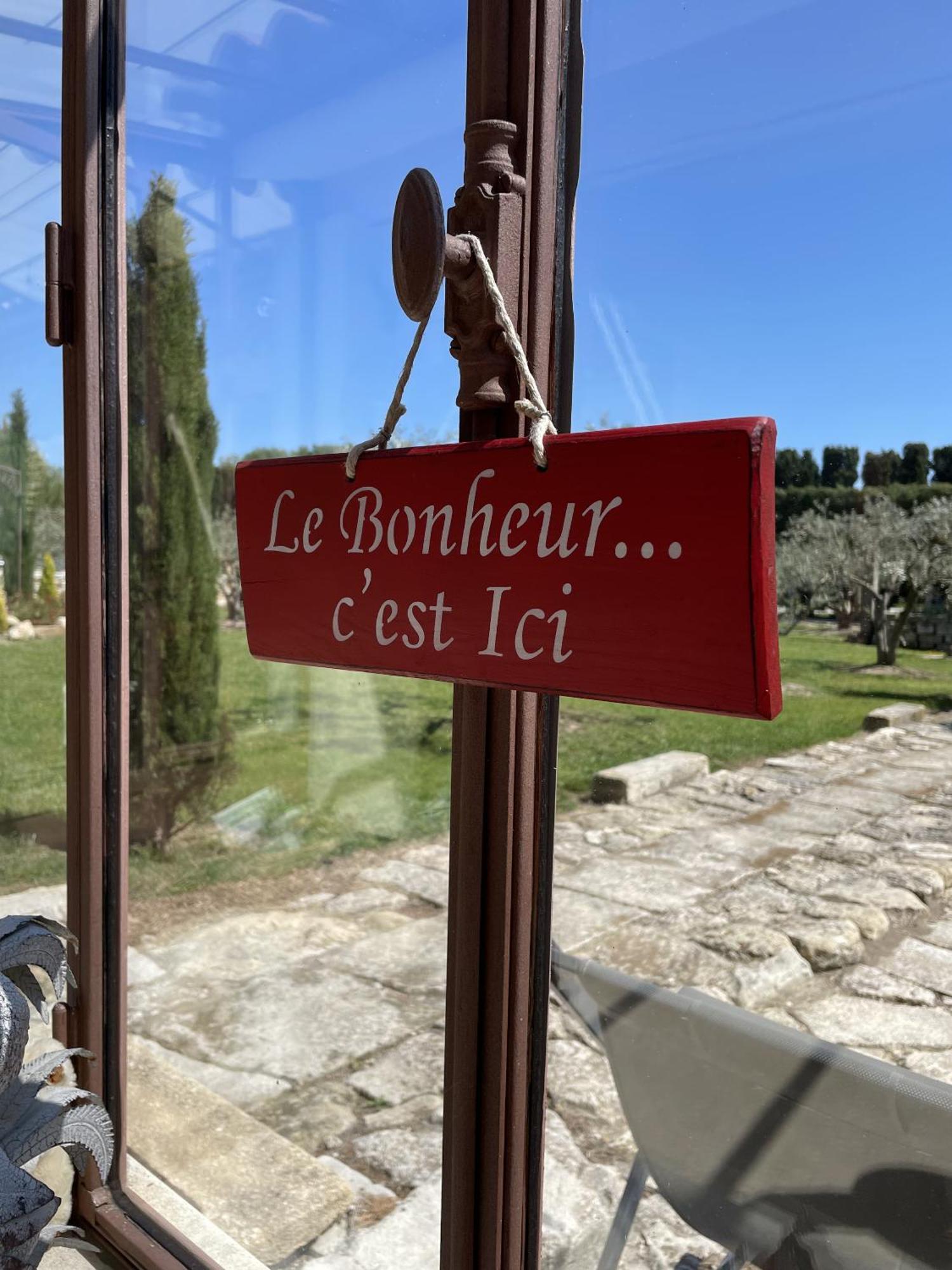 Le Mas Des Chutes Graveson Exteriör bild